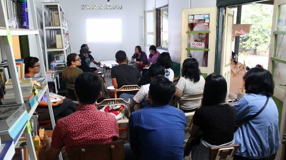 1280px-Diskusi_Proyek_Nenek_di_KUNCI_Cultural_Studies_04